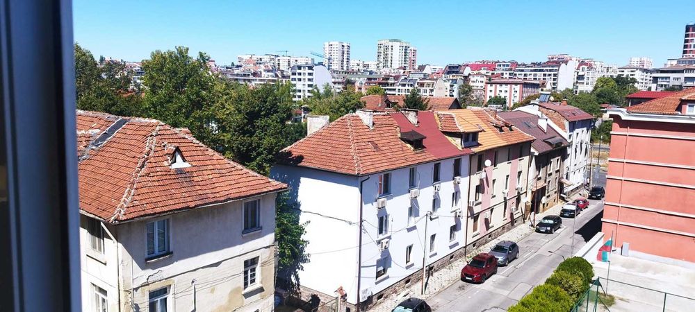 Продава апартамент 140 кв.м в центъра-5 етаж-непоследен