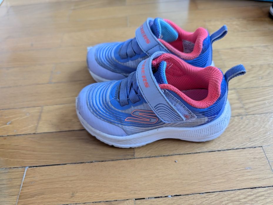 Adidași Sketchers 23