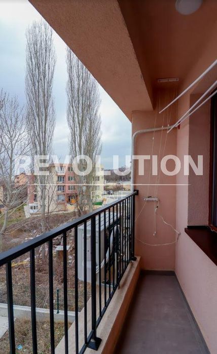 Тристаен апартамент в района на Възраждане 3!