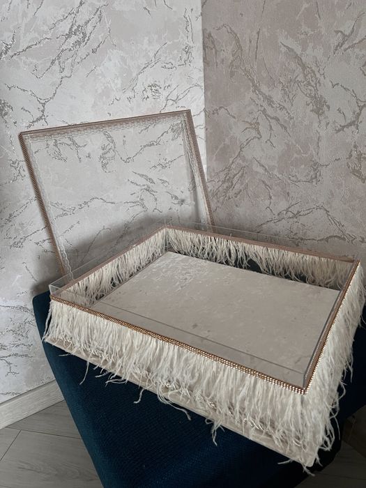Продам квадратную коробку
