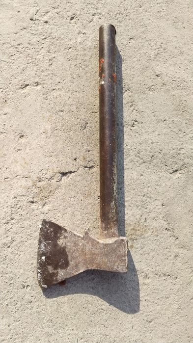 Топор для дома железный