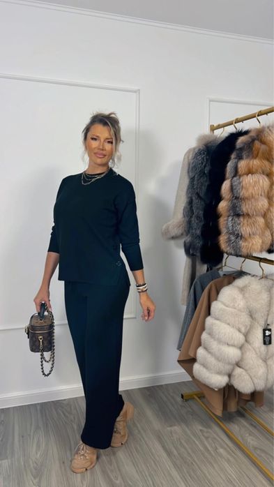 Costum doua piese casual mix lana cu tricotaj potrivit sezonului rece