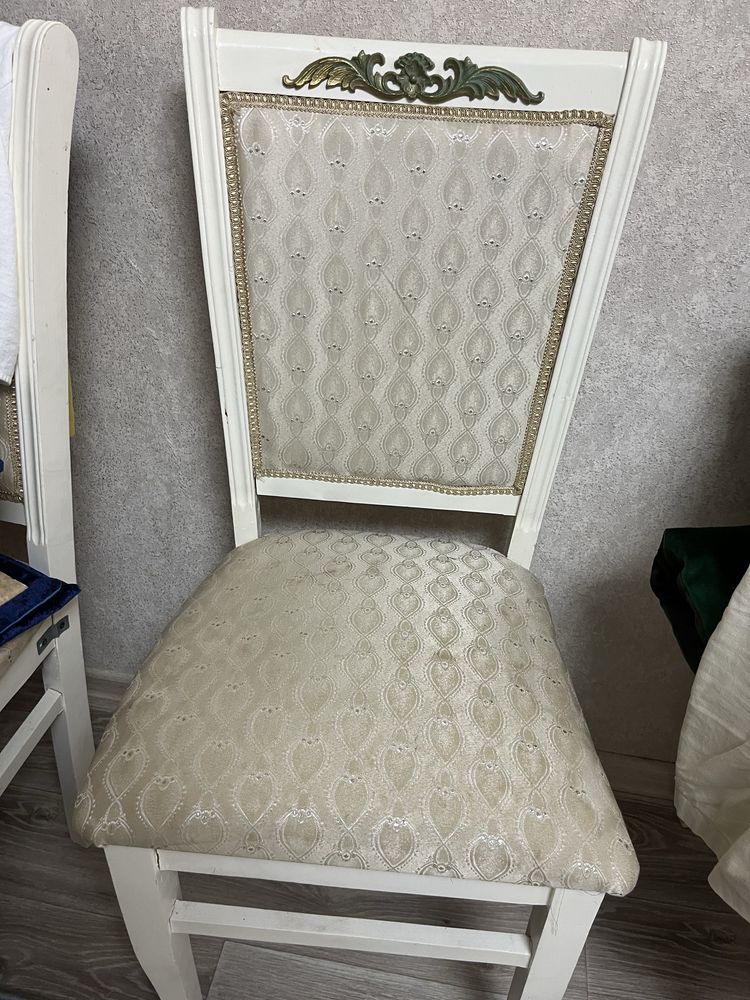 Стулья деревянные б/у