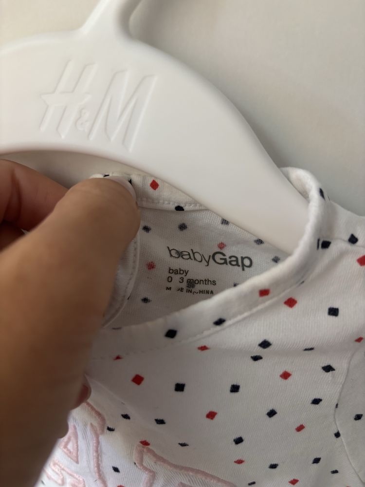 GAP, DKNY jeans боди за 3 месеца