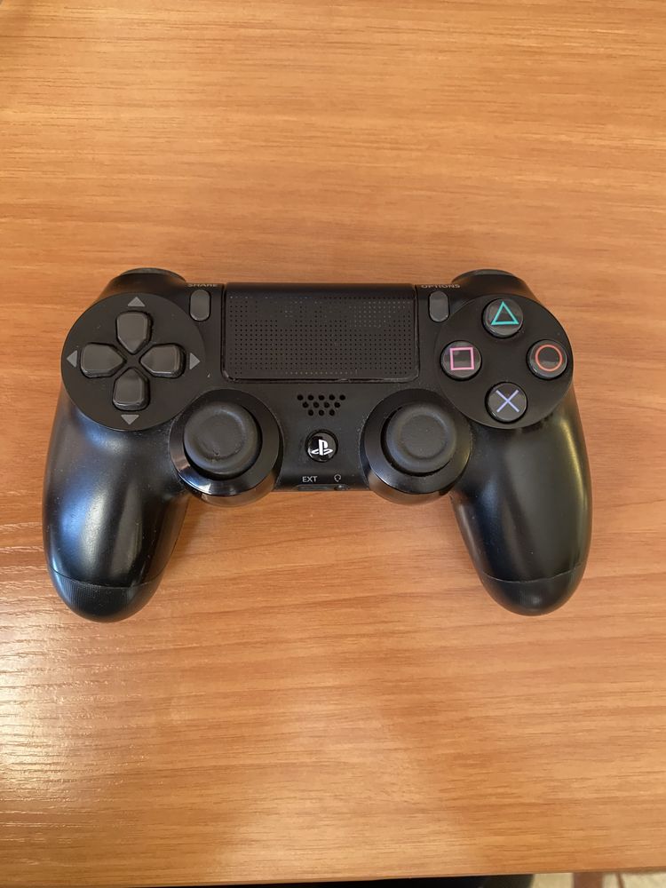 Продам PlayStation 4 slim