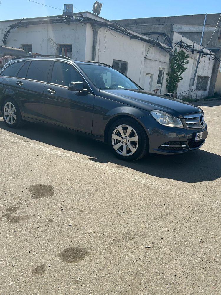 Vând Mercedes-benz c220