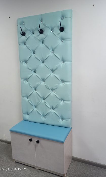 Прихожую продам.