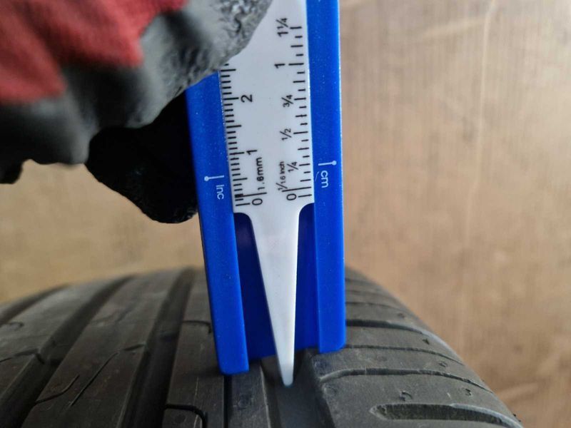 2 Continental R17 215/60
летни гуми
DOT2024