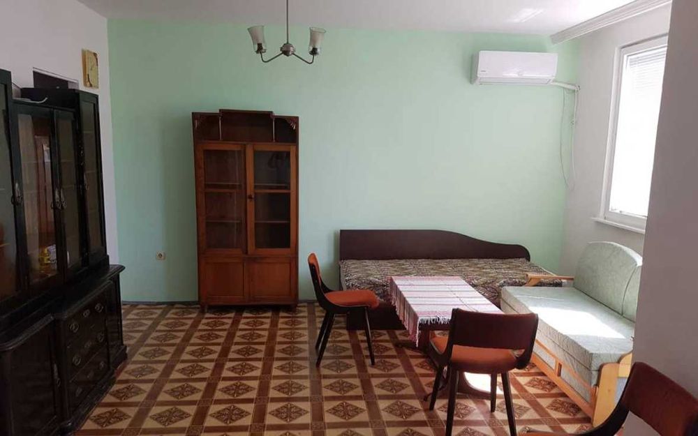 Дава се под наем Двустаен апартамент в Бургас, Славейков - 55 кв.м за 255 € - Снимка #1