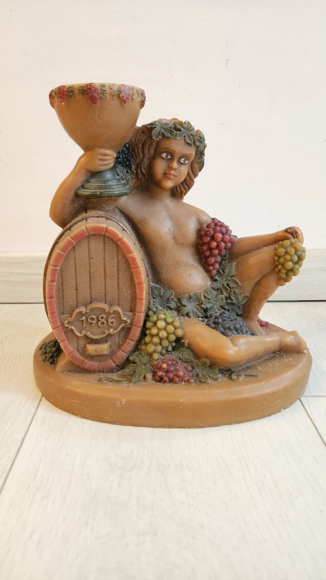 Vând figurina sculptată în ceară