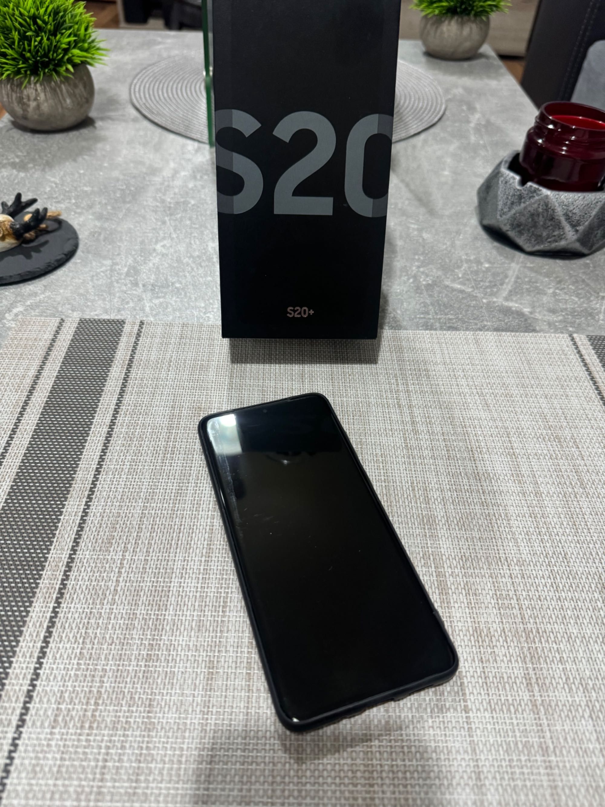 Samsung S20+  дисплея е за смяна