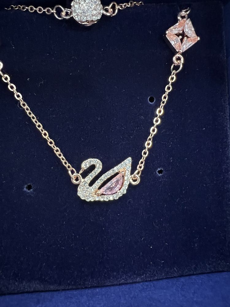 Гривна Swarovski “Pink Swan” Ново