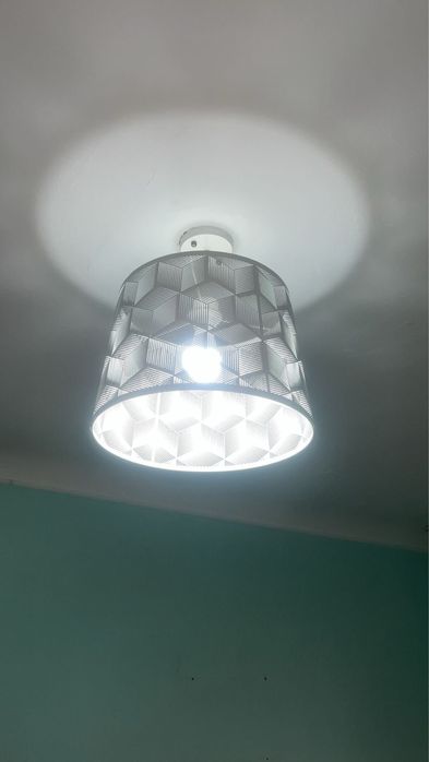 Люстра в хорошем состояний