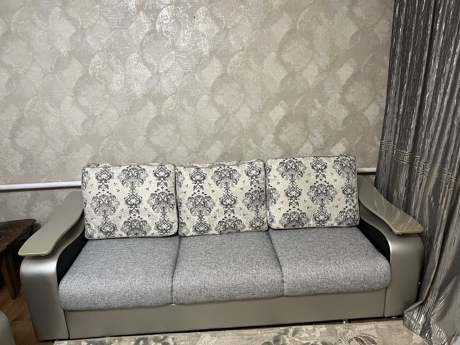 Продам диван в отличном состояний