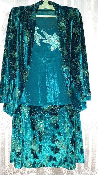 Вечерние платья, костюмы классические