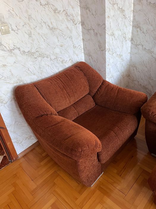 Диван с два фотьойла и две табуретки