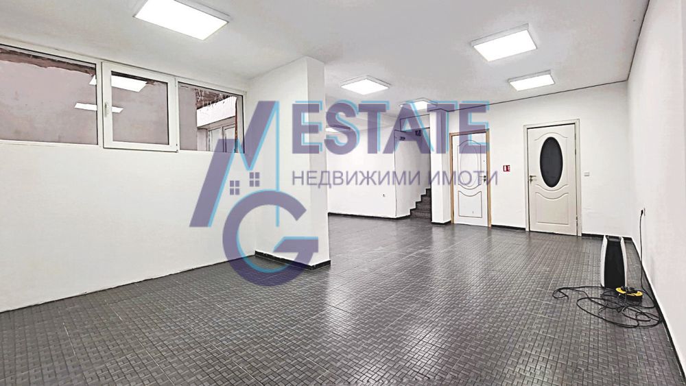 Предлагаме под наем търговско помещение в жк. Лазур гр.Бургас
