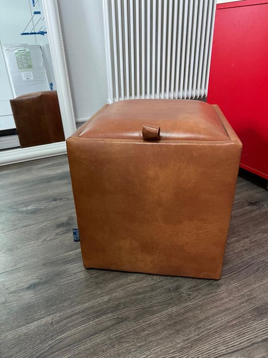 Taburet cu spatiu de depozitare