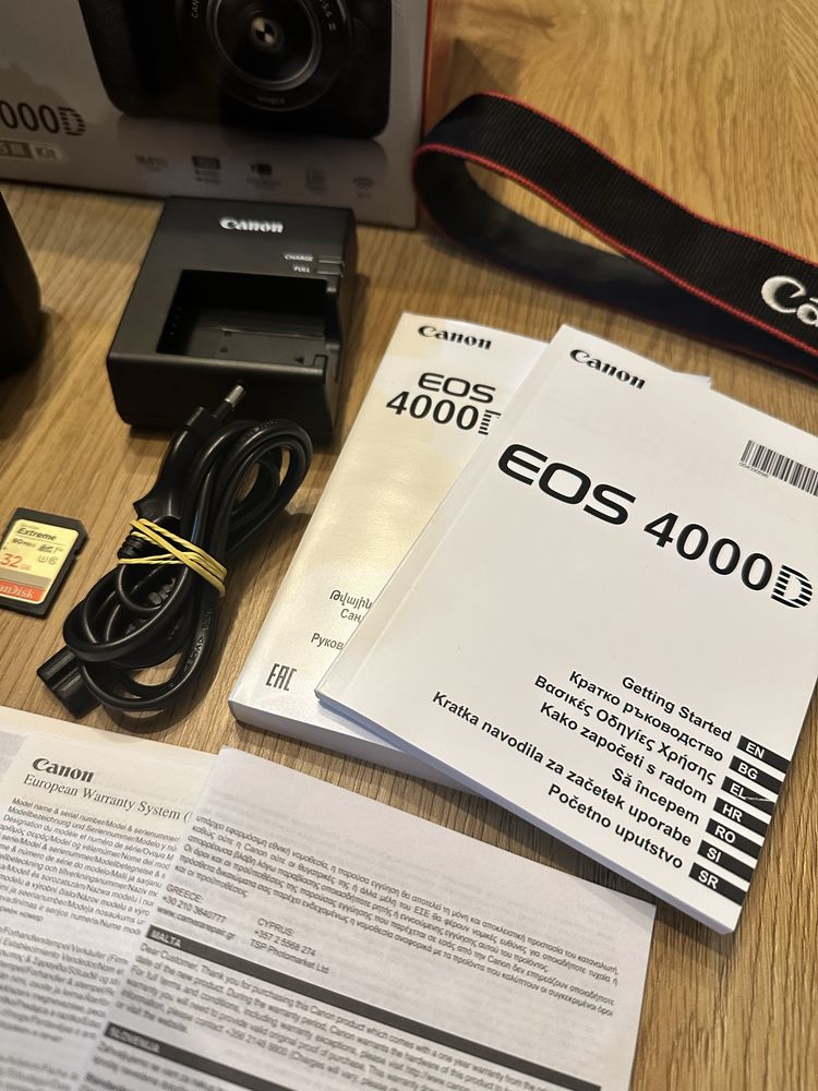 Aparat foto DSLR Canon EOS 4000D Full Box ! Ca noua ! + card 32gb !