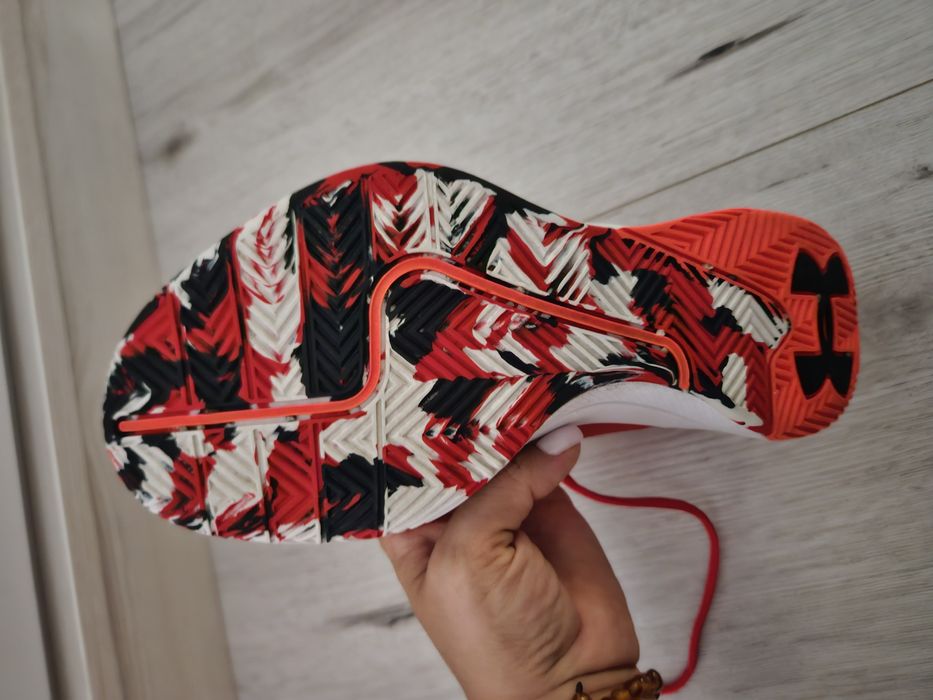 Adidasi Under Armour