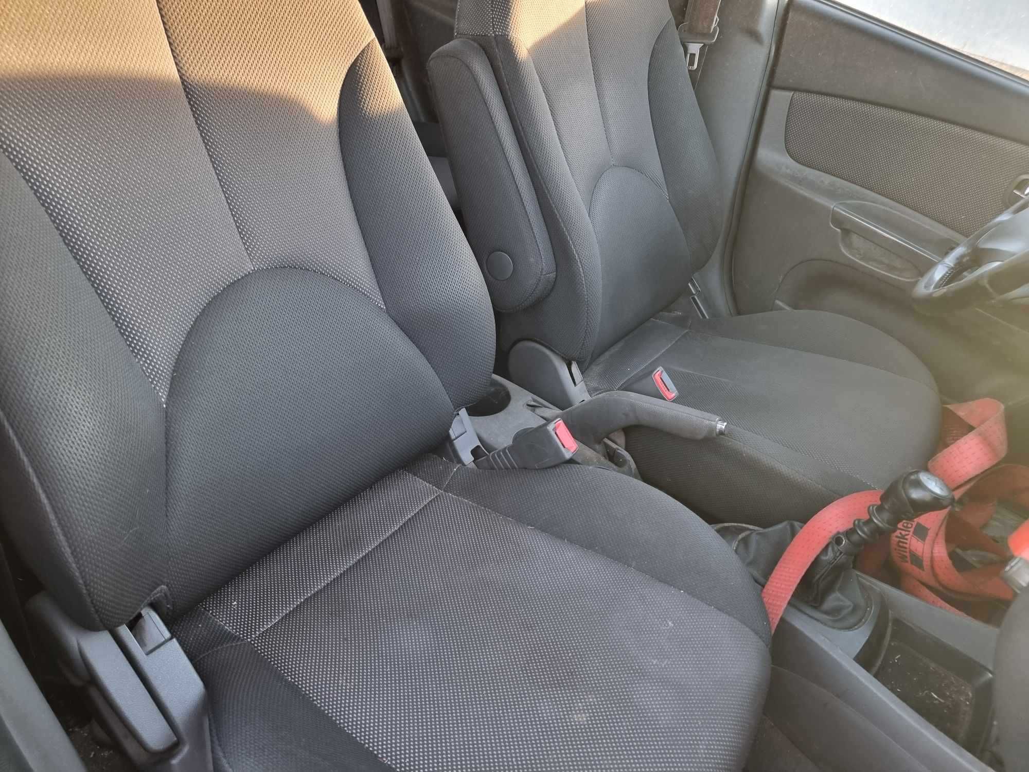 Kia Rio 1.5 CRDI/1.4 16V На части