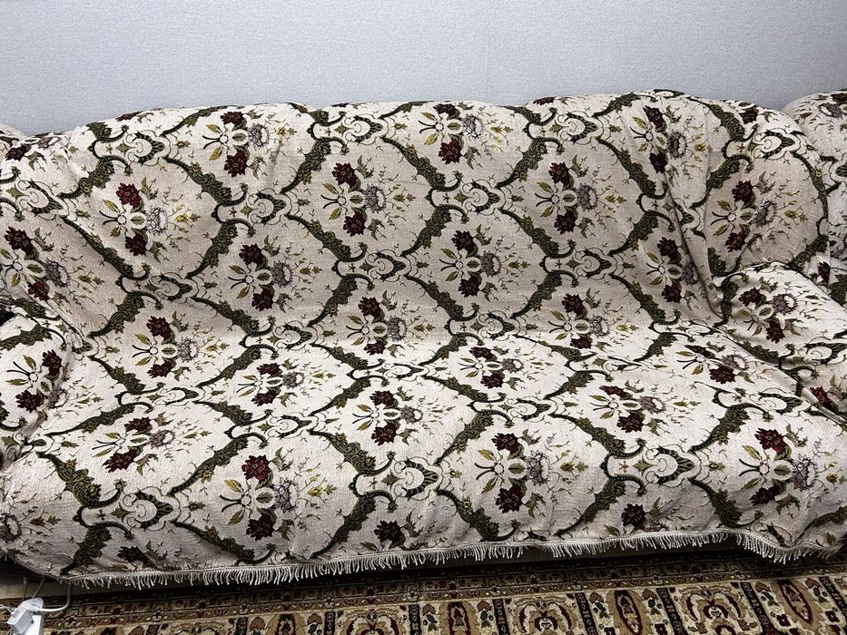 Отдам диван в нормальном состоянии