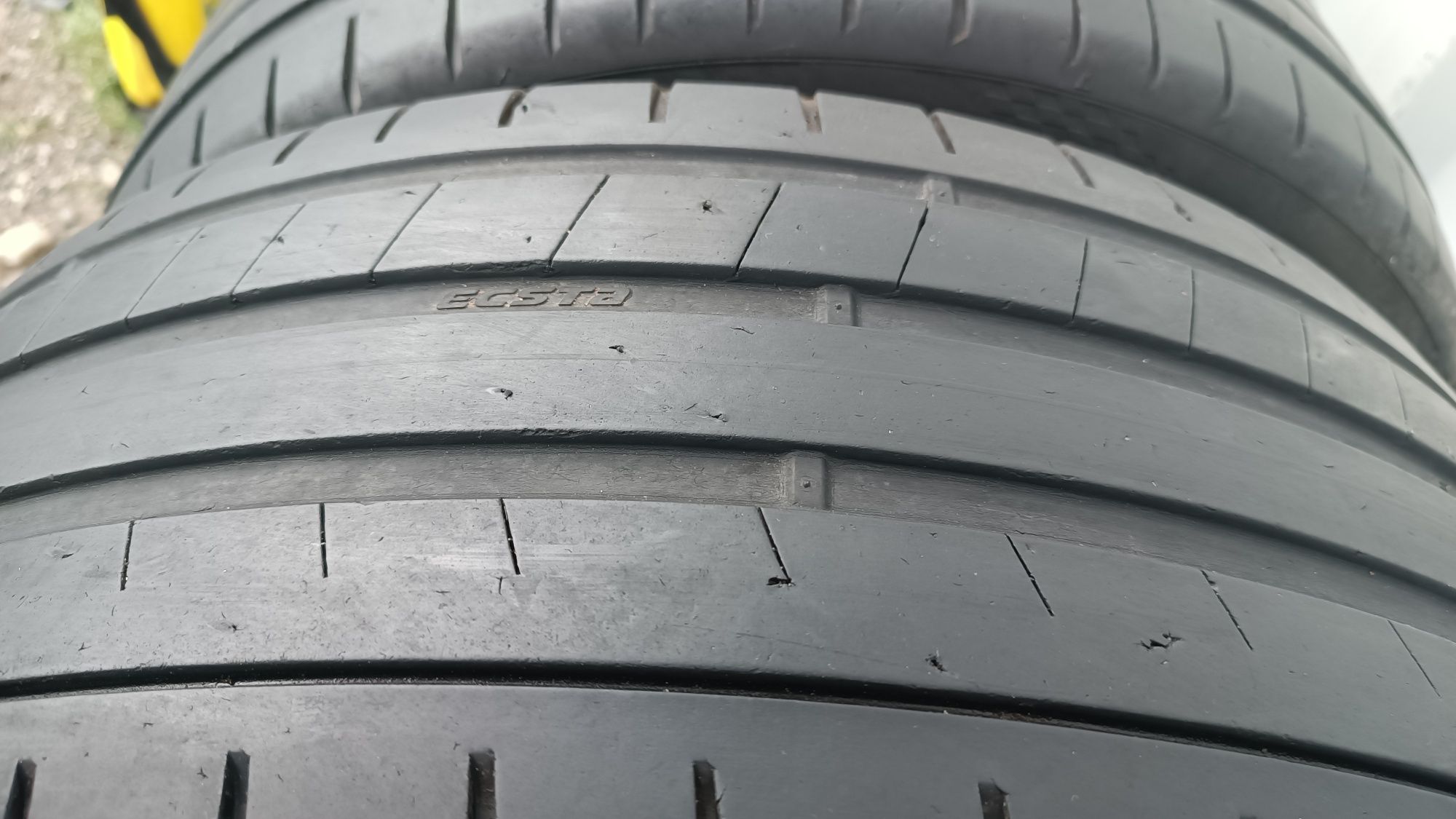 255/40/20 Kumho .