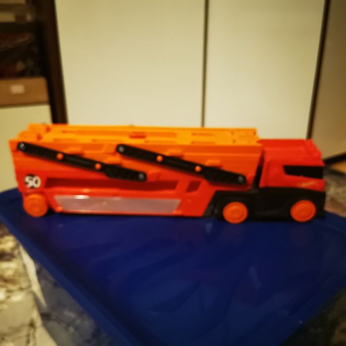 Camion transportor Hotwhlees