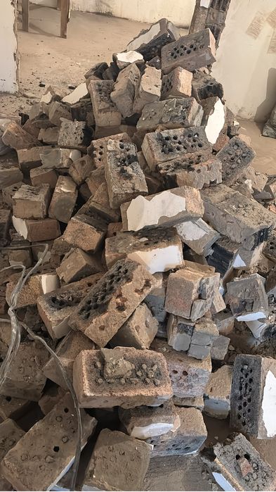 Кирпич красный бу бесплатно самовывоз. Адрес:  Астана