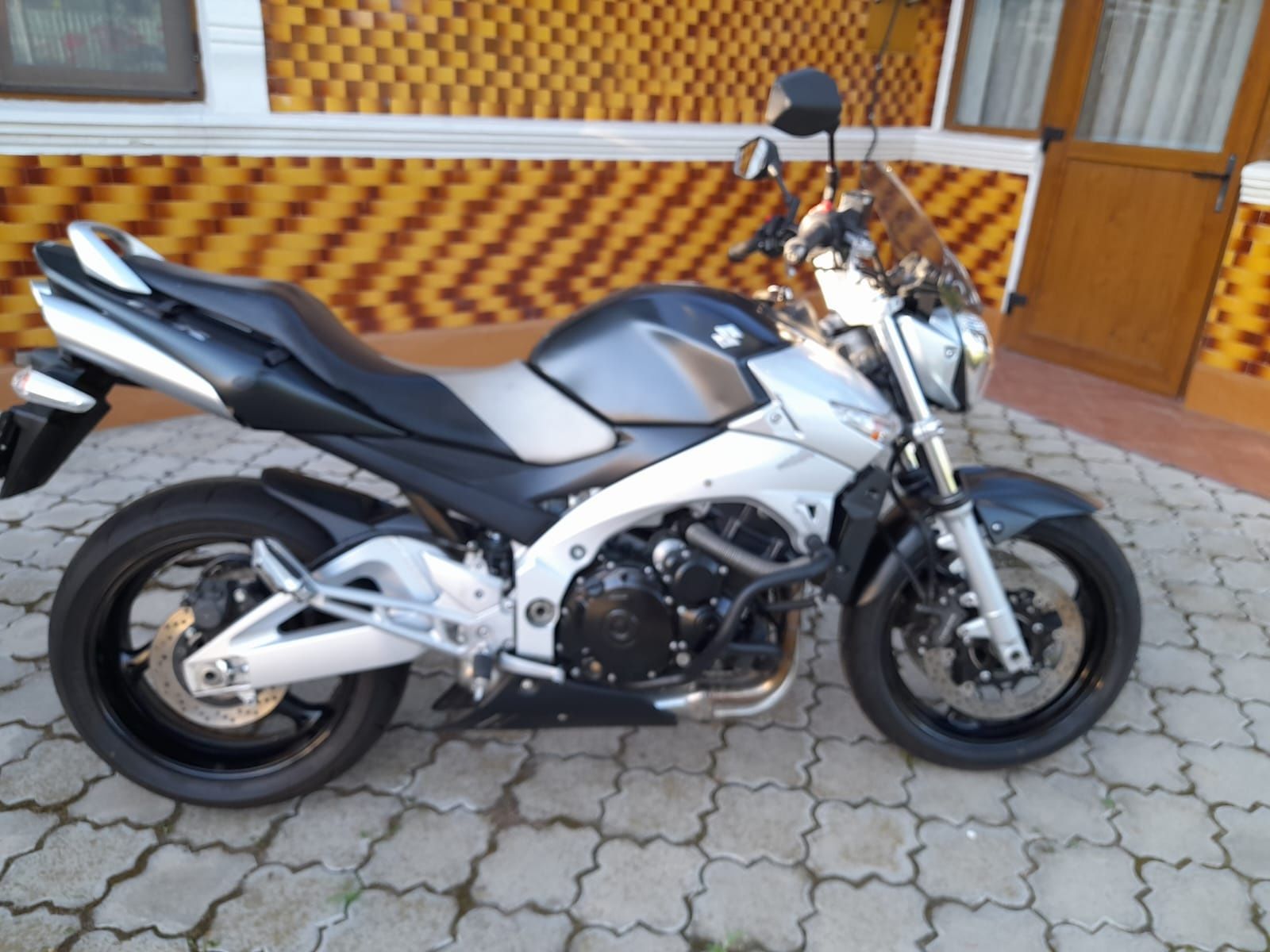Suzuki GSR 600 2006