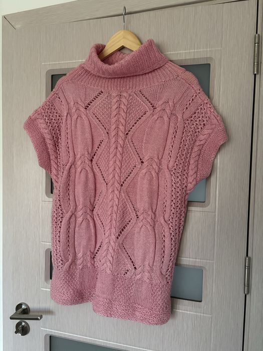 Плетен розов пуловер