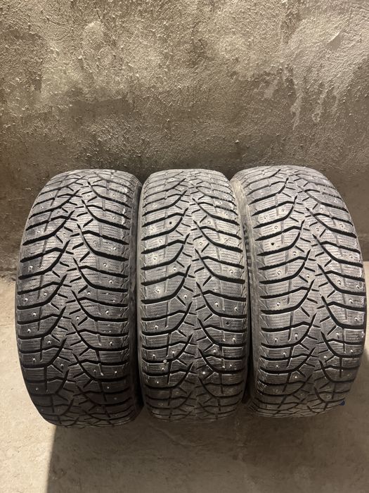 Зимние шипованные шины Bridgestone 235/55 R18