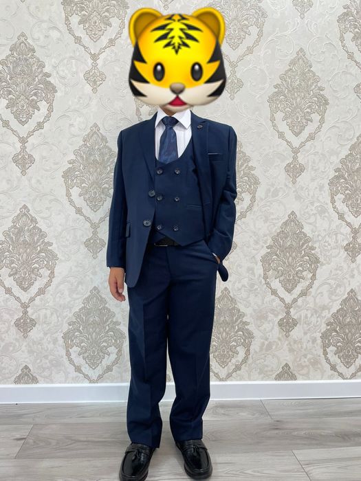 Продам костюм троика