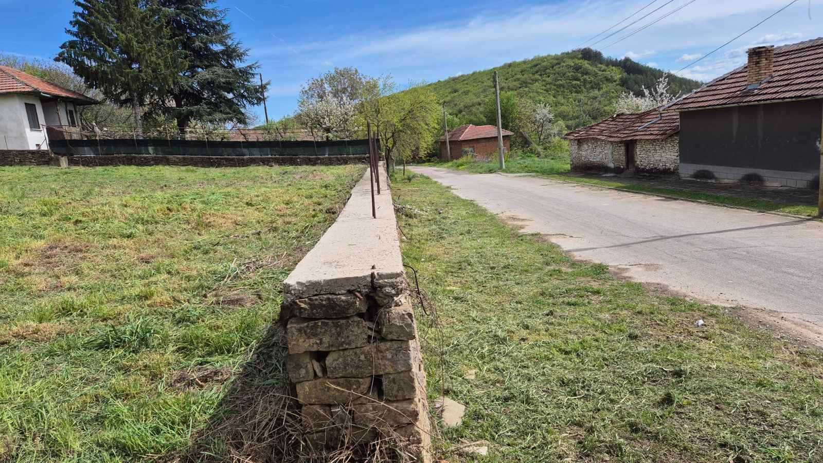 Парцел на центъра на село Вишовград