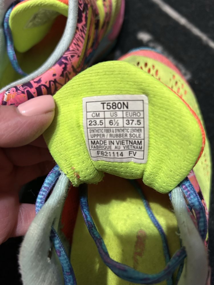 Маратонки на Asics 36номер