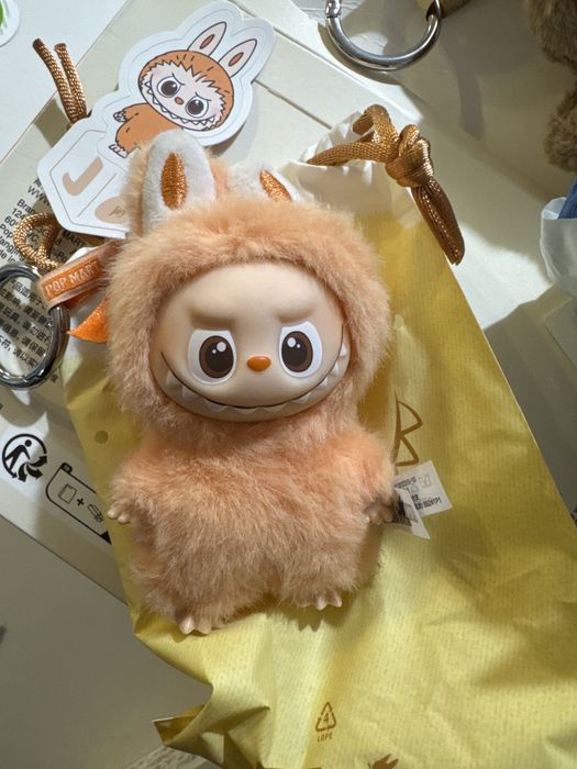 Оригинал The Monsters Pin for Love (Labubu)  Pop Mart  - Буква “J”