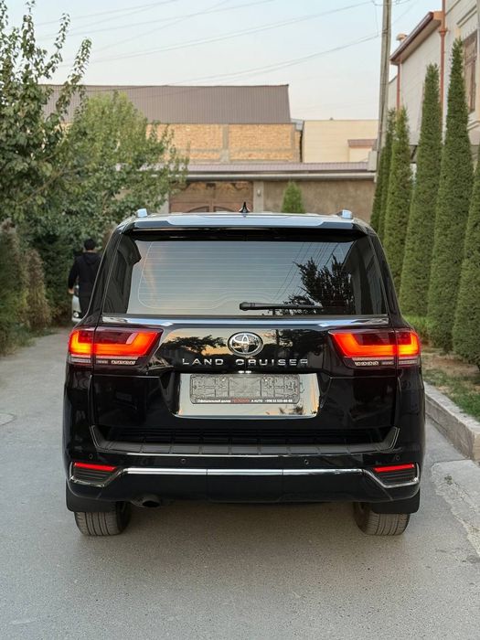 Toyota Land Cruiser 300