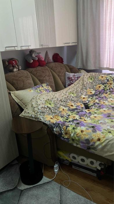 Vand apartament mobilat