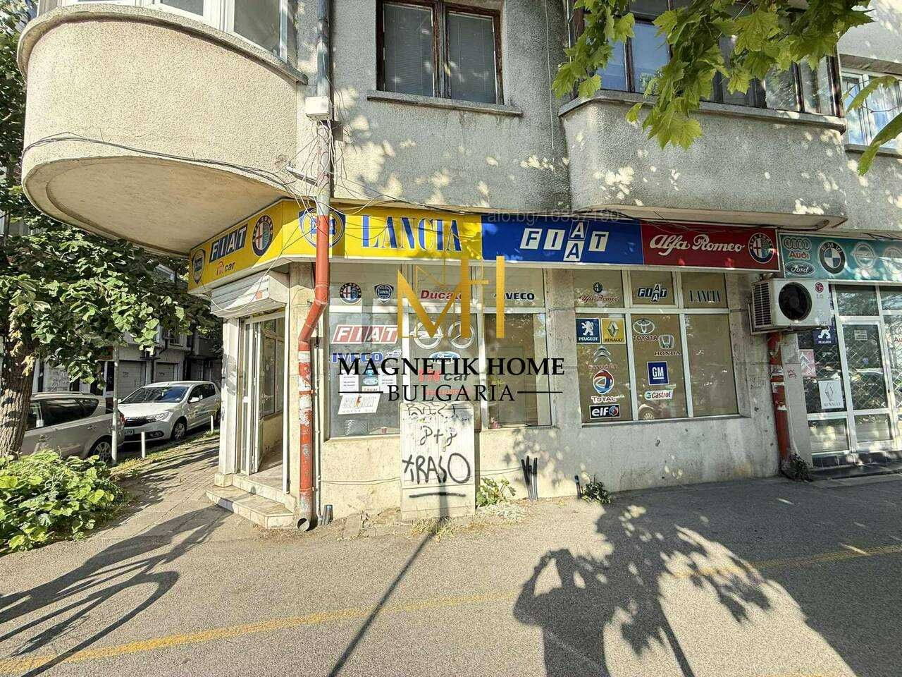 Голямо ъглово партерно помещение на бул. Мария Луиза в ж.к. Възраждане