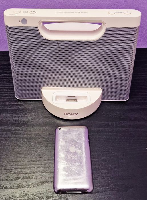 Boxă Portabilă Sony RDP-M5iP (Baterii/AC) + iPod Apple 32 GB - Pachet