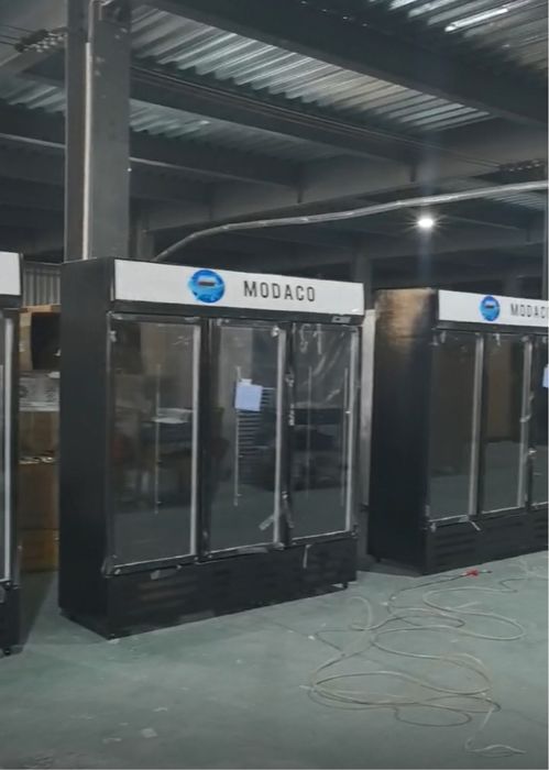 Vitrina frigorifica cu 3 usi / NOUA / 181cm lungime