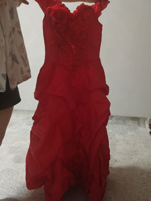 Платье детское , на возраст 10-11 лет . Под юбник в комплекте