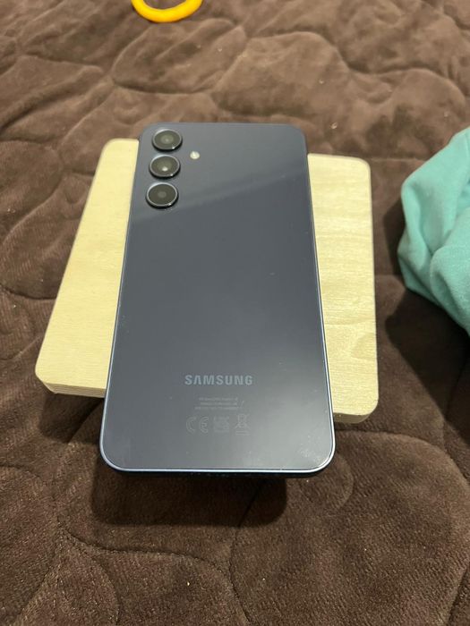 Vând sau schimb samsung a35 5g nou