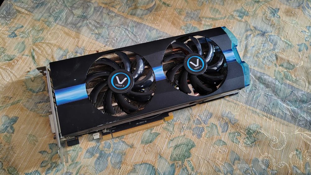 Placa video Sapphire Radeon R9 270X Vapor-X 2GB GDDR5 256-bit