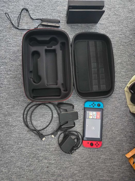 Consola Nintendo Switch + geanta accesoriu