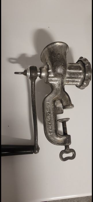 Masina de tocat manuala