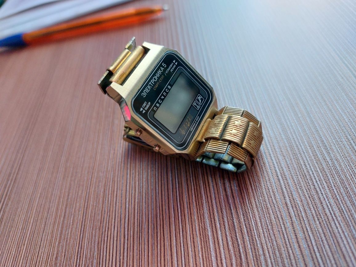 Часы +браслет, винтажные электронные наручные Электроника 5 СССР