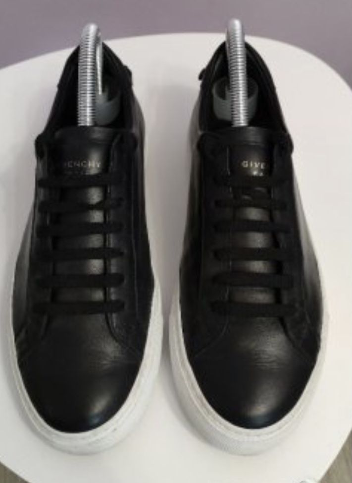 Balenciaga Triple S, Givenchy, Jimmy Choo
