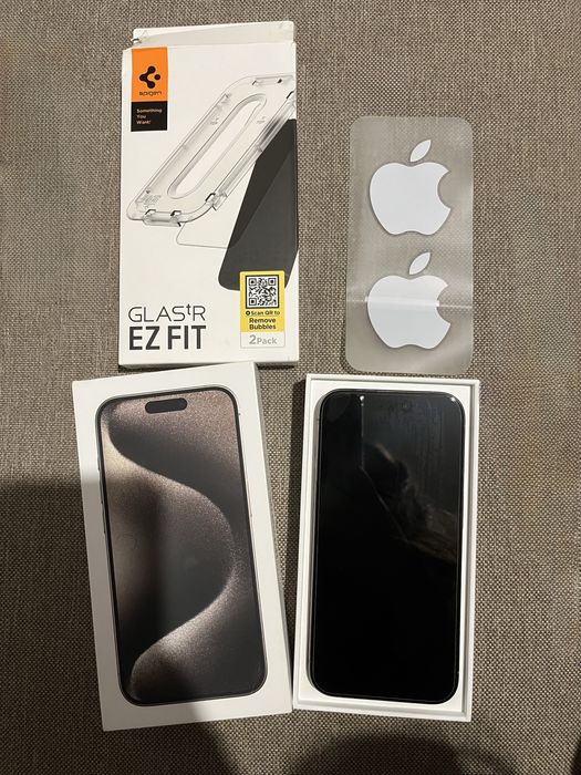 Telefon Iphone 15 Pro 128 GB. Bonus stickere + folie de protecție nouă