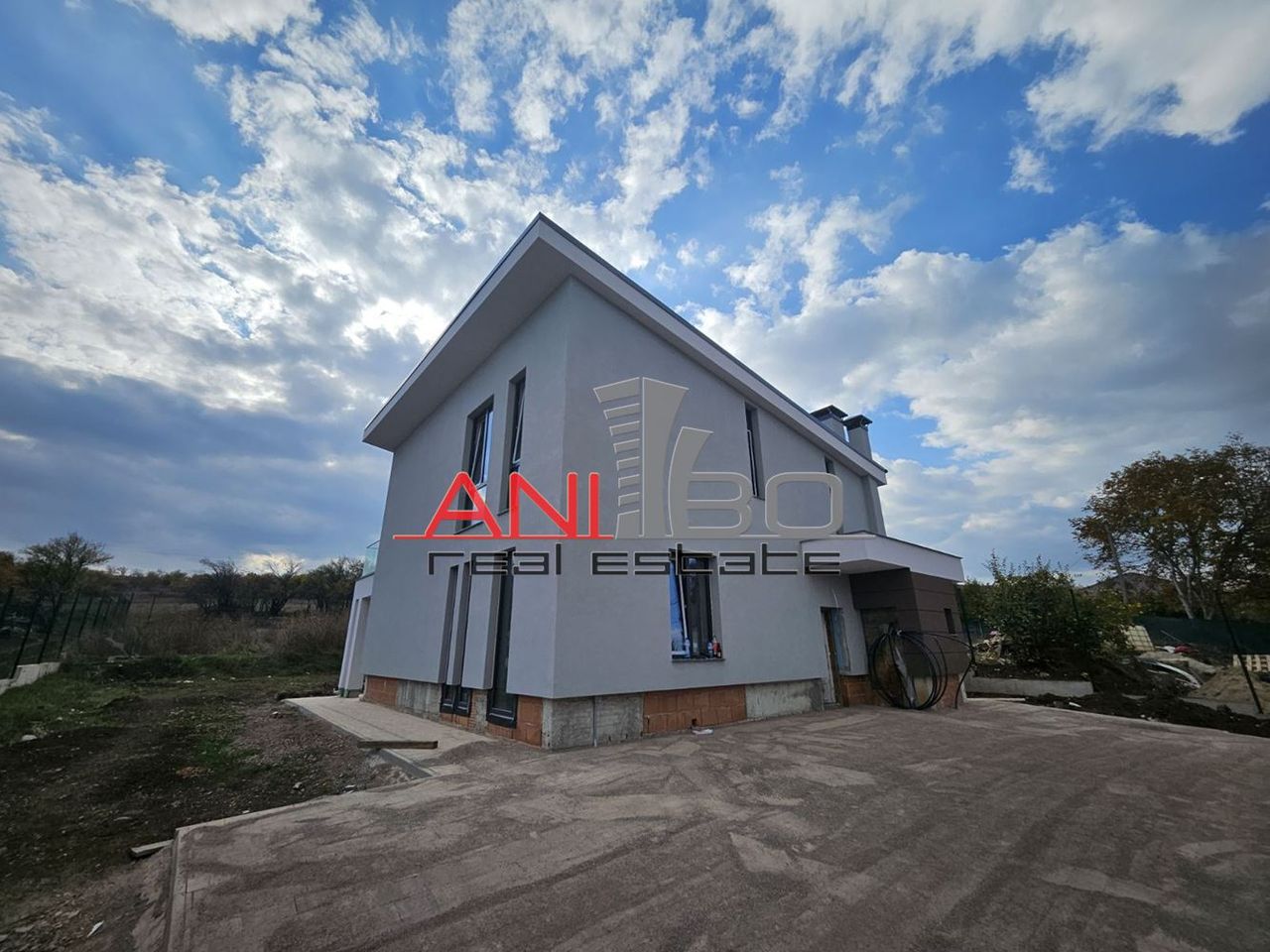 Продава се Къща в с. Опицвет, Област София-област - 220 кв.м за 1319 €/кв.м - Снимка #2